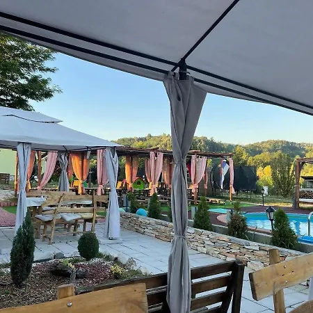 Brvnare Rodjak Sa Sela Lodge *