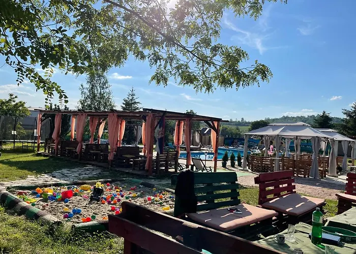 Brvnare Rodjak Sa Sela 山林小屋