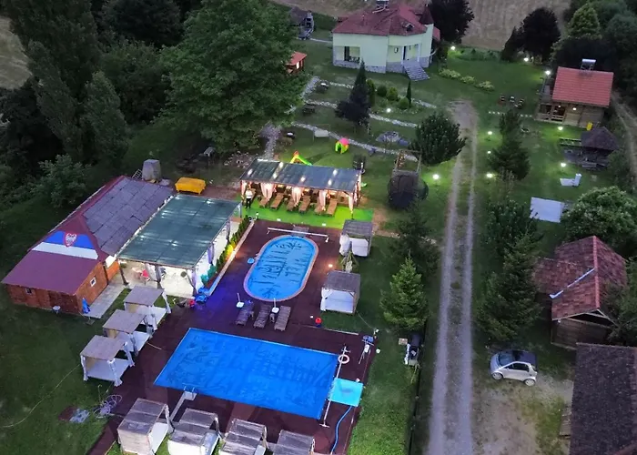 Brvnare Rodjak Sa Sela 山林小屋 *