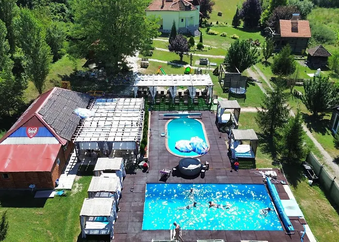 Brvnare Rodjak Sa Sela 山林小屋