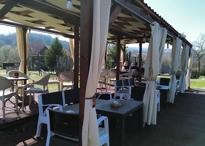 Brvnare Rodjak Sa Sela 山林小屋